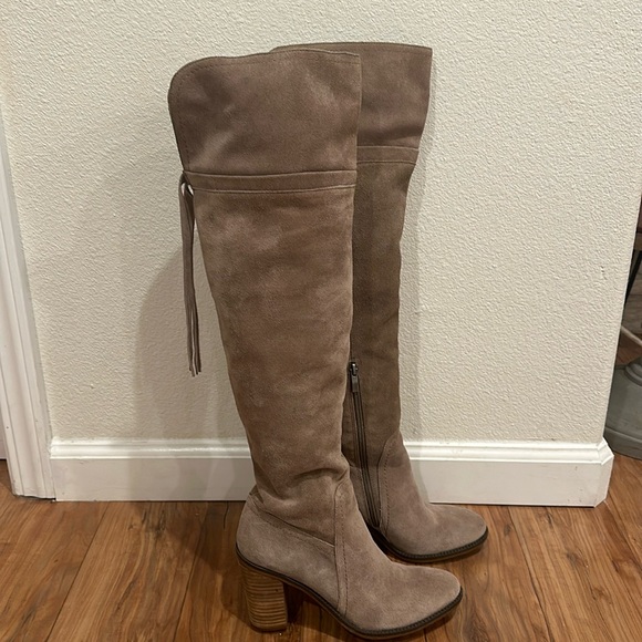 Franco Sarto suede fringe boots! ✨ - Picture 1 of 8